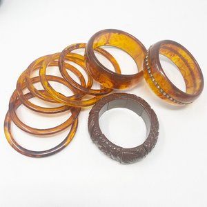 624 Nine Vintage Bakelite and Lucite Apple Juice and Tortoise Colored Bangles